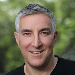 Adam Rumanek, CEO Aux Mode